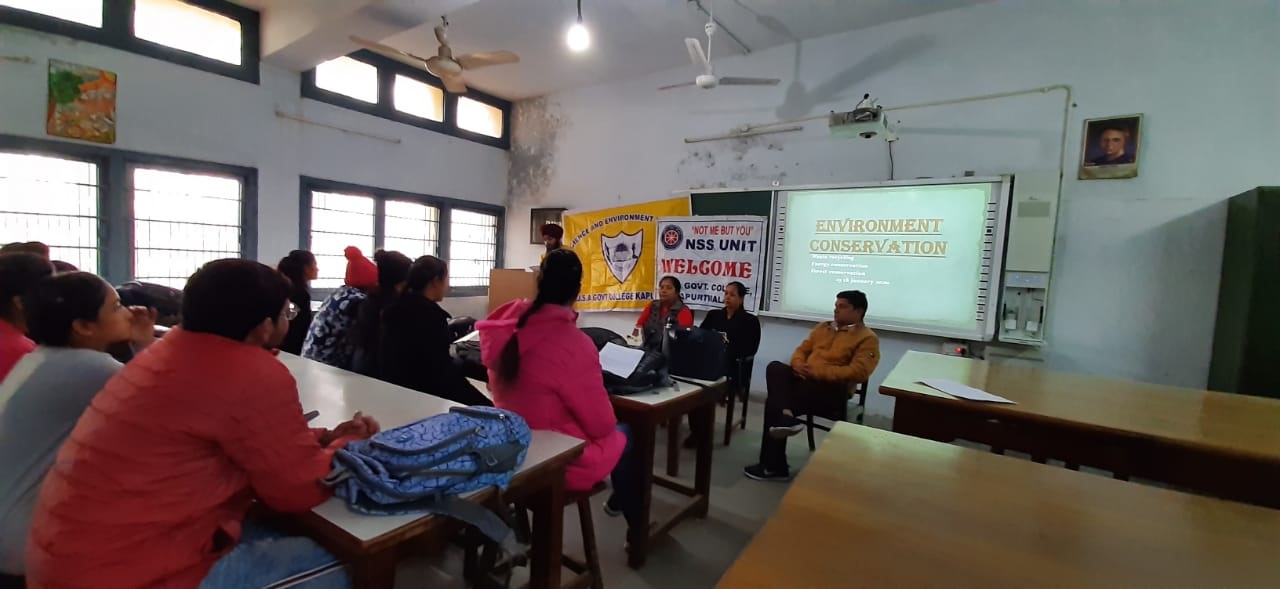 Bouquet presentation to Dr. Sarbjit Singh, District Governor Rotory District 3070